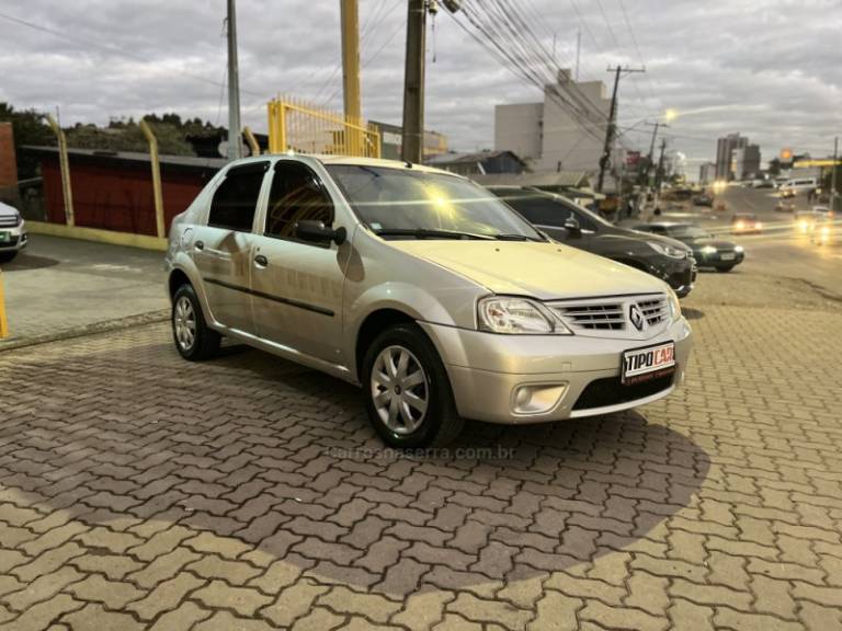 RENAULT - LOGAN - 2008/2009 - Prata - R$ 22.900,00