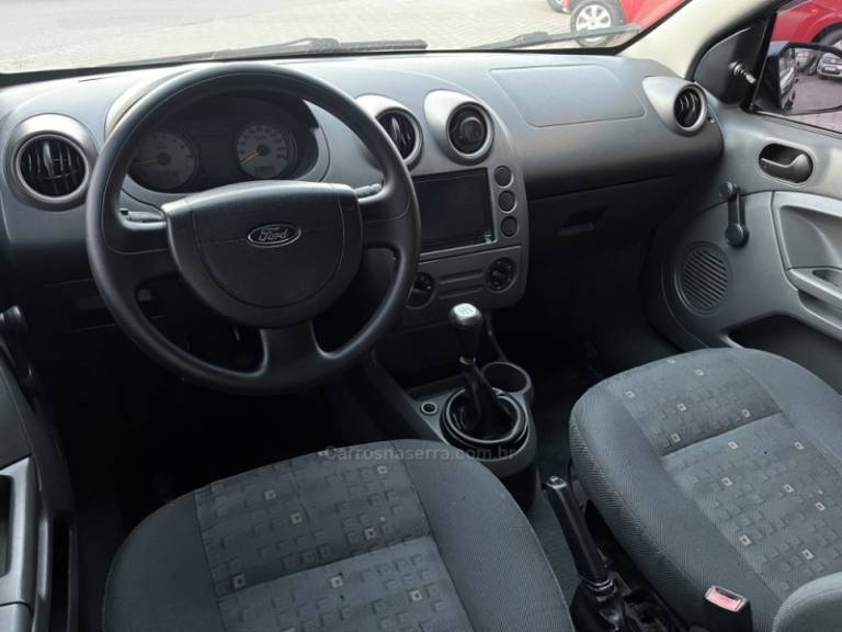 FORD - FIESTA - 2003/2003 - Verde - R$ 18.500,00