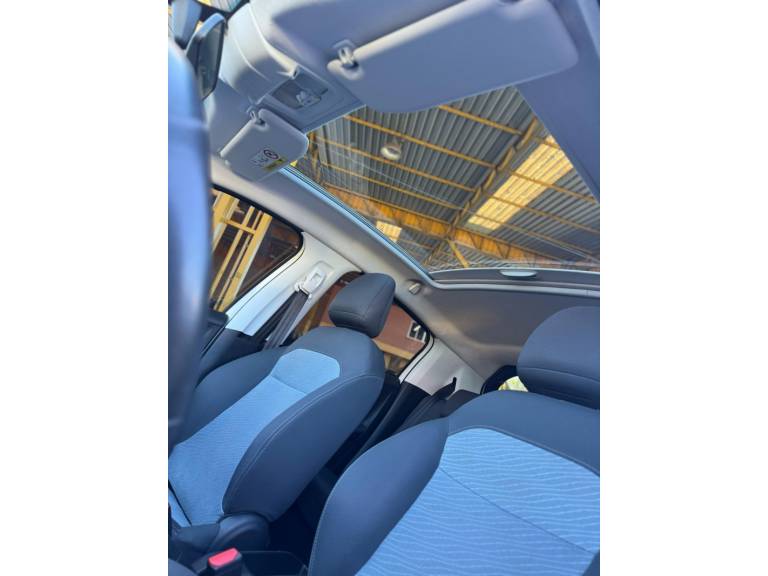 PEUGEOT - 208 - 2015/2016 - Branca - R$ 48.900,00