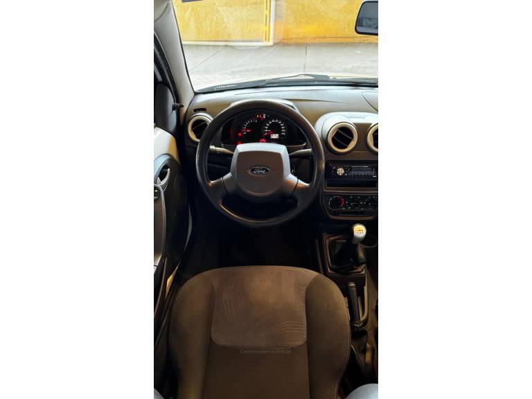 FORD - KA - 2011/2012 - Branca - R$ 27.900,00