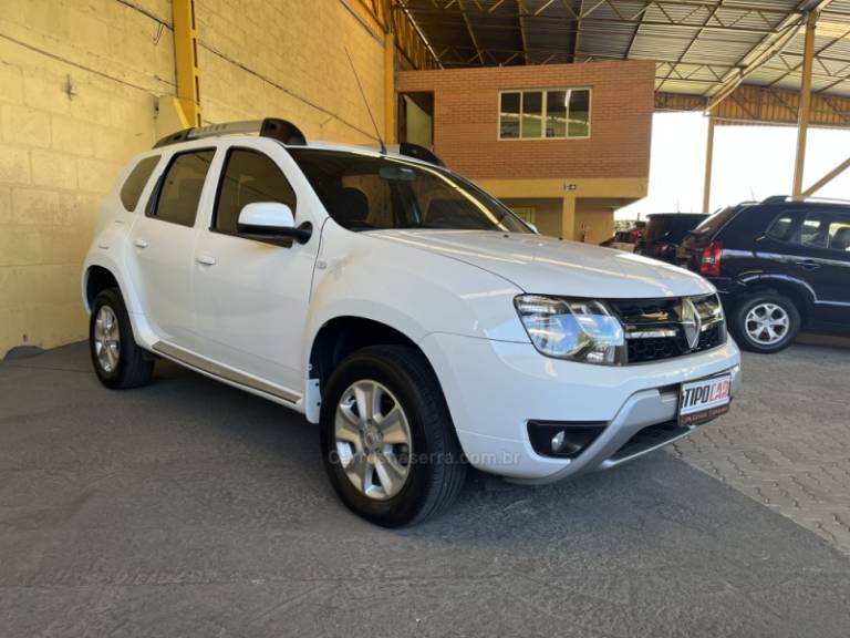 RENAULT - DUSTER - 2016/2017 - Branca - R$ 67.900,00