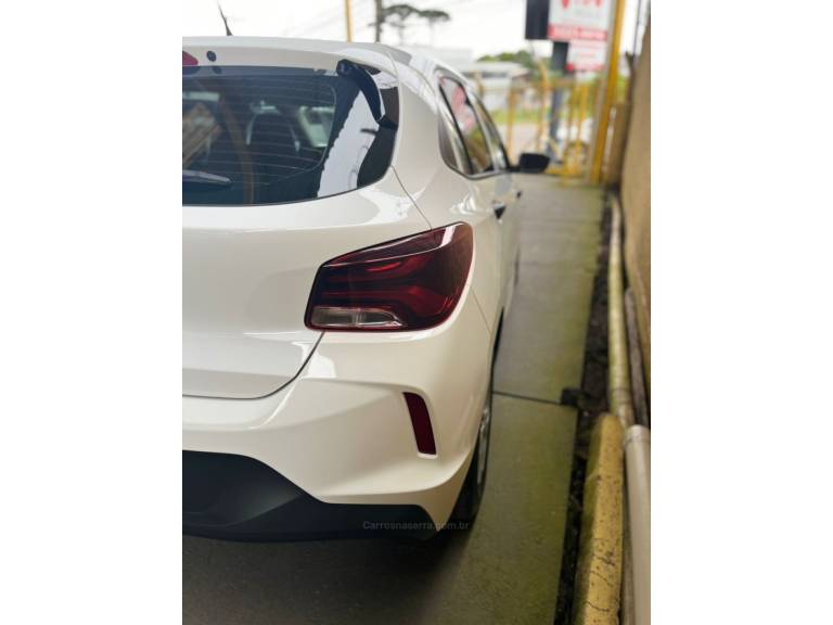 CHEVROLET - ONIX - 2020/2021 - Branca - R$ 59.900,00