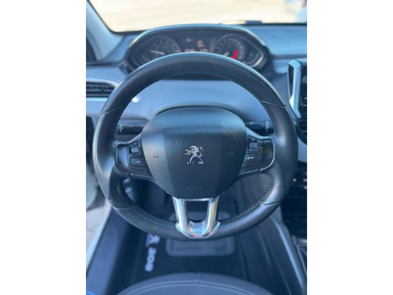 PEUGEOT - 208 - 2015/2016 - Branca - R$ 48.900,00