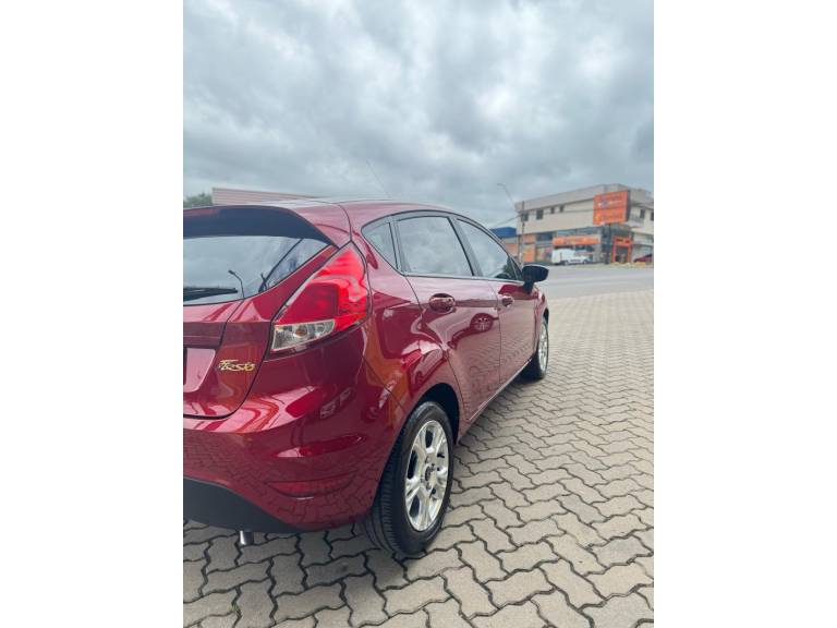 FORD - FIESTA - 2017/2017 - Vermelha - R$ 53.900,00