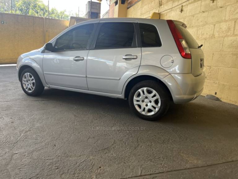 FORD - FIESTA - 2008/2009 - Prata - R$ 27.900,00