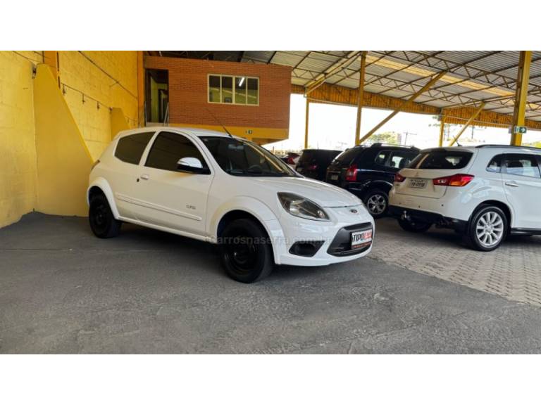 FORD - KA - 2011/2012 - Branca - R$ 27.900,00