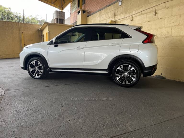 MITSUBISHI - ECLIPSE CROSS - 2021/2022 - Branca - R$ 137.900,00