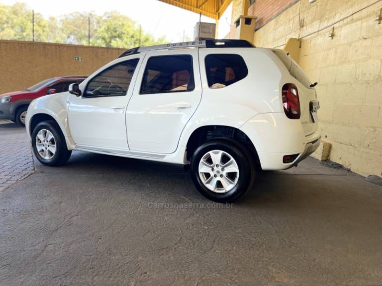 RENAULT - DUSTER - 2016/2017 - Branca - R$ 67.900,00