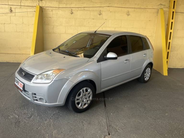 FORD - FIESTA - 2008/2009 - Prata - R$ 27.900,00