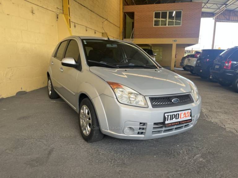 FORD - FIESTA - 2008/2009 - Prata - R$ 27.900,00
