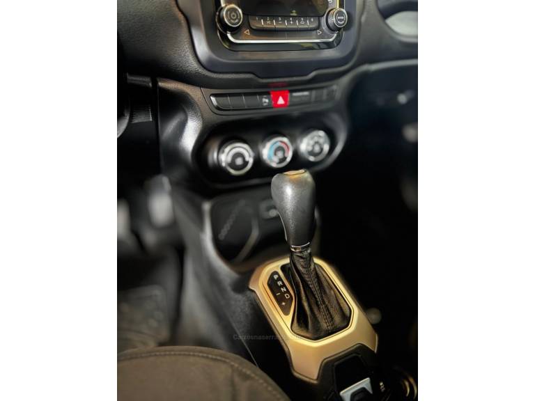JEEP - RENEGADE - 2015/2016 - Preta - R$ 67.900,00