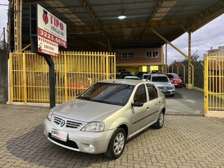 RENAULT - LOGAN - 2008/2009 - Prata - R$ 22.900,00