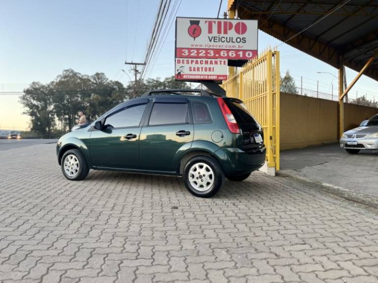 FORD - FIESTA - 2003/2003 - Verde - R$ 18.500,00