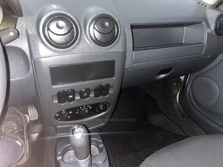 RENAULT - LOGAN - 2008/2009 - Prata - R$ 22.900,00