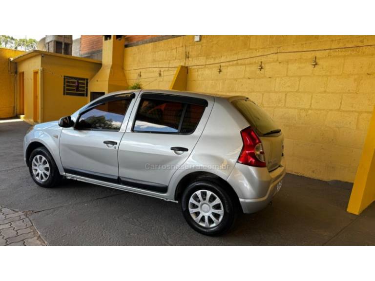 RENAULT - SANDERO - 2010/2011 - Prata - R$ 29.800,00