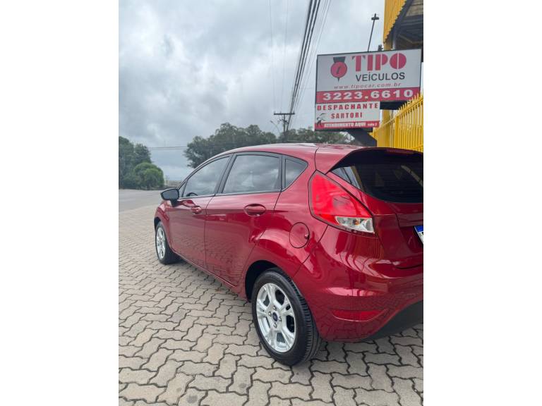 FORD - FIESTA - 2017/2017 - Vermelha - R$ 53.900,00