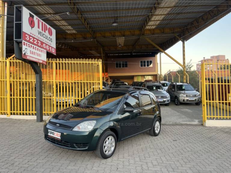 FORD - FIESTA - 2003/2003 - Verde - R$ 18.500,00