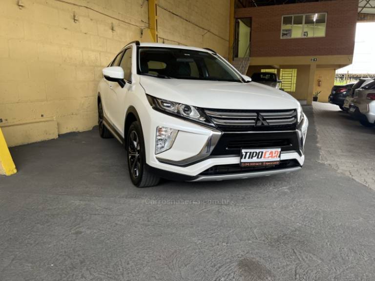 MITSUBISHI - ECLIPSE CROSS - 2021/2022 - Branca - R$ 137.900,00