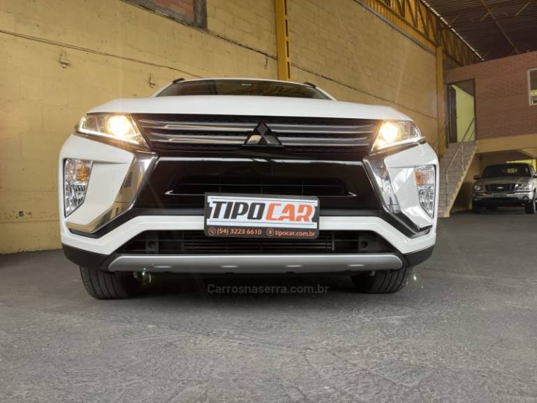 MITSUBISHI - ECLIPSE CROSS - 2021/2022 - Branca - R$ 137.900,00