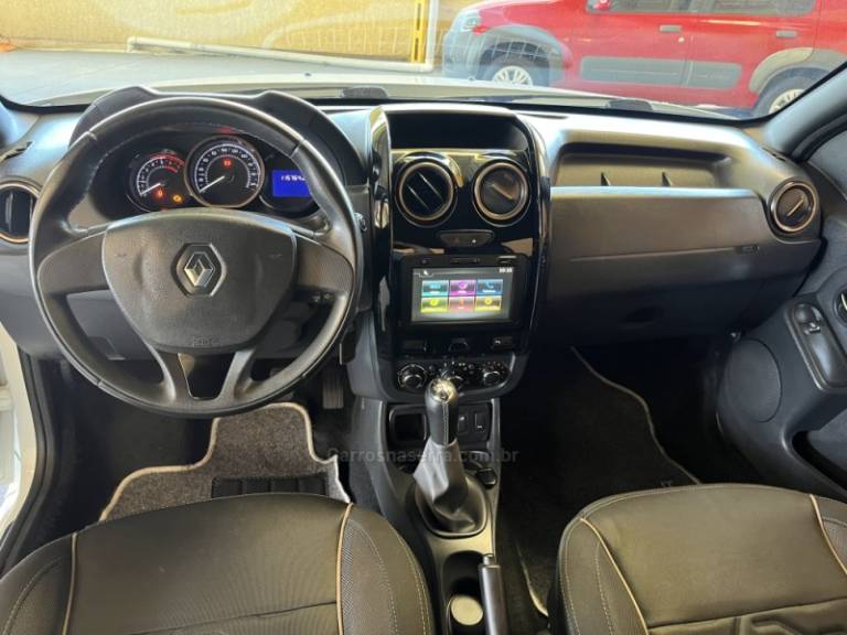 RENAULT - DUSTER - 2016/2017 - Branca - R$ 67.900,00