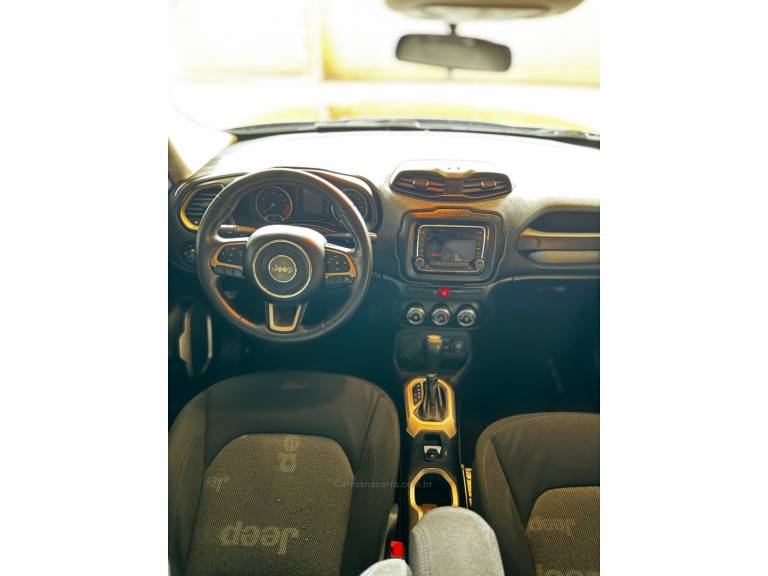 JEEP - RENEGADE - 2015/2016 - Preta - R$ 67.900,00