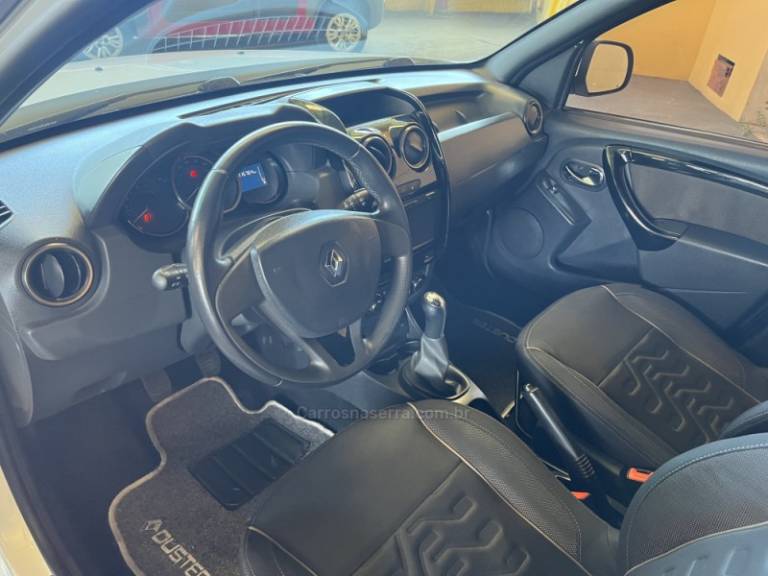 RENAULT - DUSTER - 2016/2017 - Branca - R$ 67.900,00