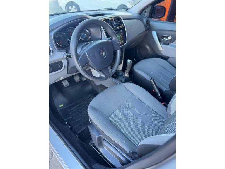 RENAULT - LOGAN - 2014/2014 - Prata - R$ 39.900,00