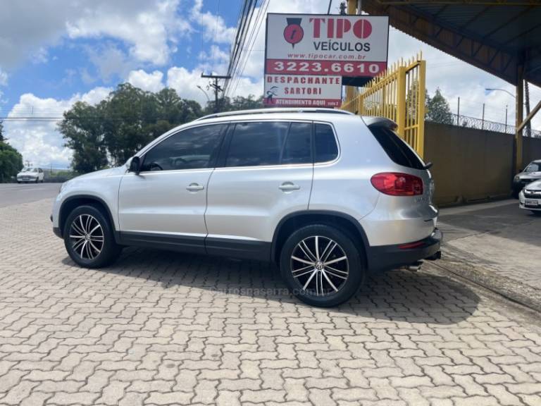 VOLKSWAGEN - TIGUAN - 2011/2012 - Prata - R$ 53.900,00