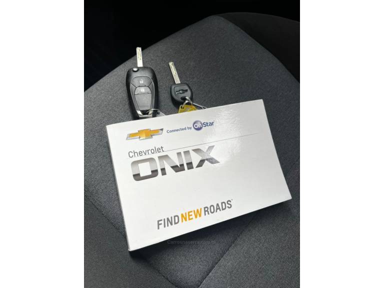 CHEVROLET - ONIX - 2020/2021 - Branca - R$ 59.900,00