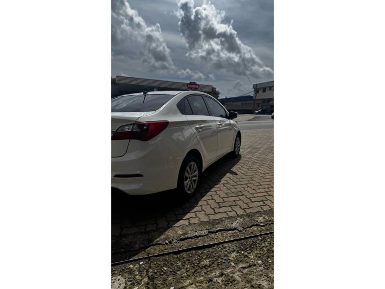 HYUNDAI - HB20S - 2016/2016 - Branca - R$ 48.800,00
