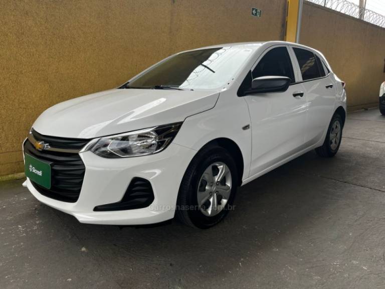 CHEVROLET - ONIX - 2020/2021 - Branca - R$ 59.900,00