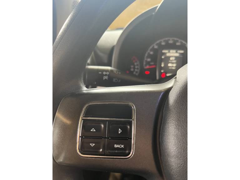 FIAT - UNO - 2015/2016 - Branca - R$ 42.900,00