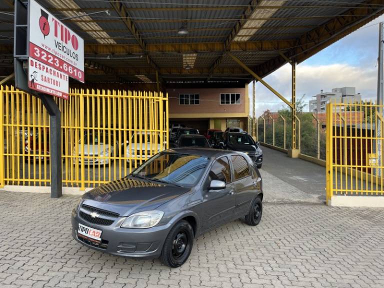 CHEVROLET - CELTA - 2012/2013 - Cinza - R$ 30.900,00