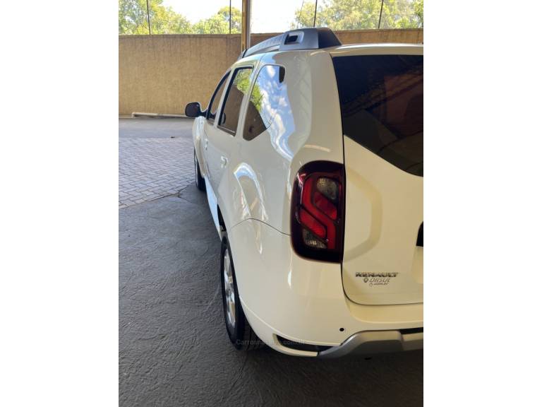 RENAULT - DUSTER - 2016/2017 - Branca - R$ 67.900,00