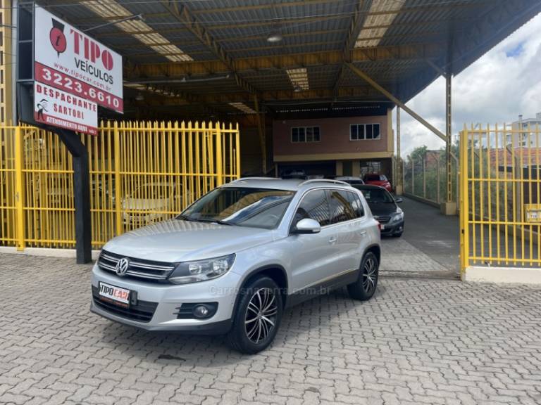 VOLKSWAGEN - TIGUAN - 2011/2012 - Prata - R$ 53.900,00