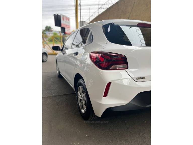 CHEVROLET - ONIX - 2020/2021 - Branca - R$ 59.900,00