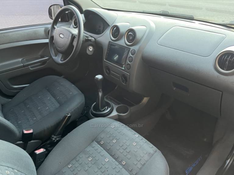 FORD - FIESTA - 2003/2003 - Verde - R$ 18.500,00
