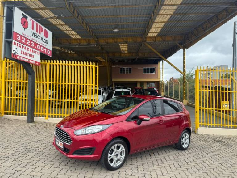 FORD - FIESTA - 2017/2017 - Vermelha - R$ 53.900,00