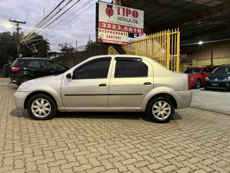 RENAULT - LOGAN - 2008/2009 - Prata - R$ 22.900,00