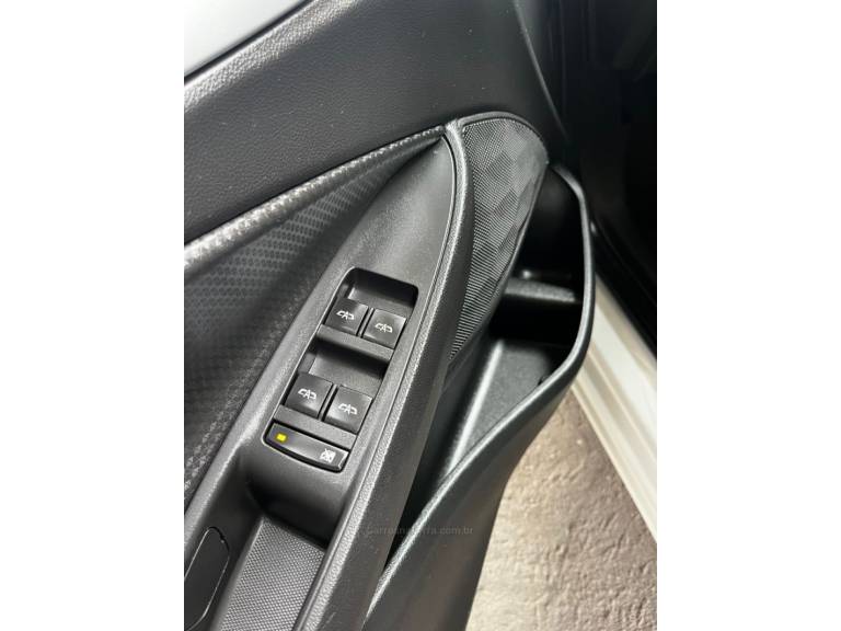 CHEVROLET - ONIX - 2020/2021 - Branca - R$ 59.900,00