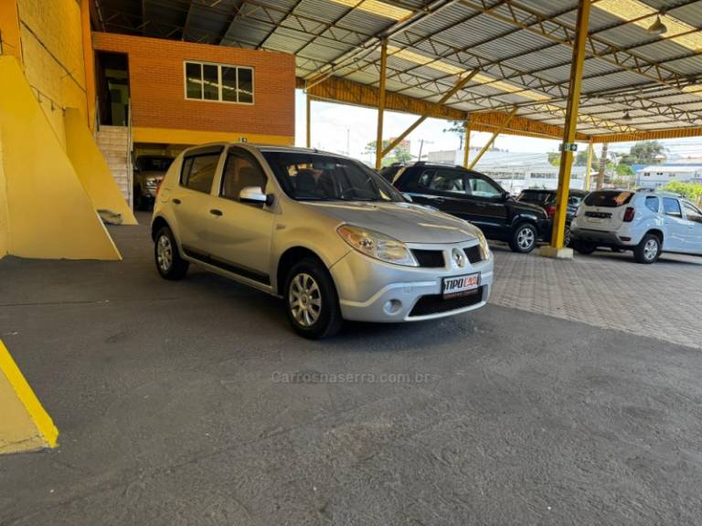 RENAULT - SANDERO - 2010/2011 - Prata - R$ 29.800,00