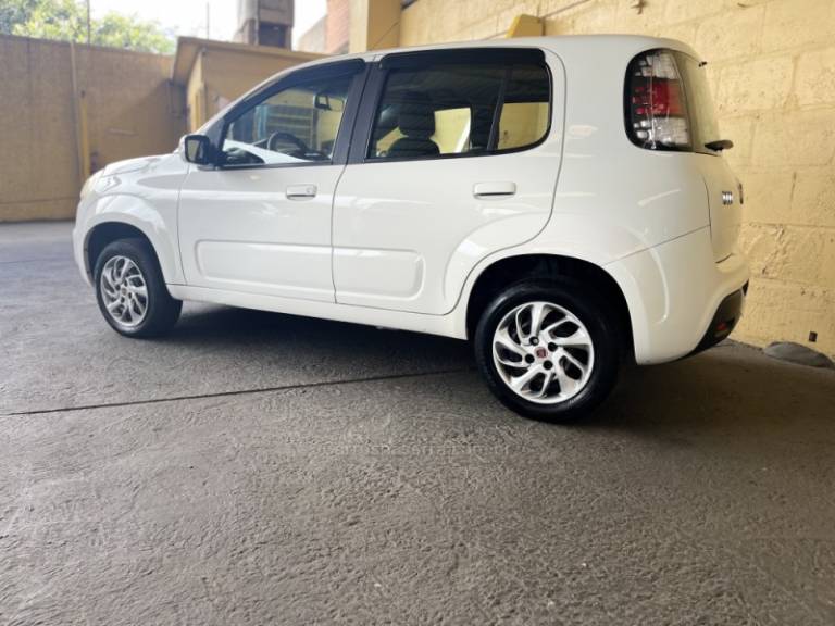 FIAT - UNO - 2015/2016 - Branca - R$ 42.900,00