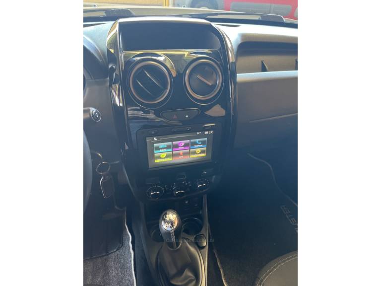 RENAULT - DUSTER - 2016/2017 - Branca - R$ 67.900,00