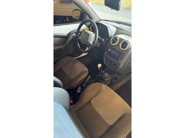 FORD - KA - 2011/2012 - Branca - R$ 27.900,00