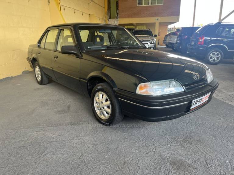 CHEVROLET - MONZA - 1995/1996 - Verde - R$ 18.900,00