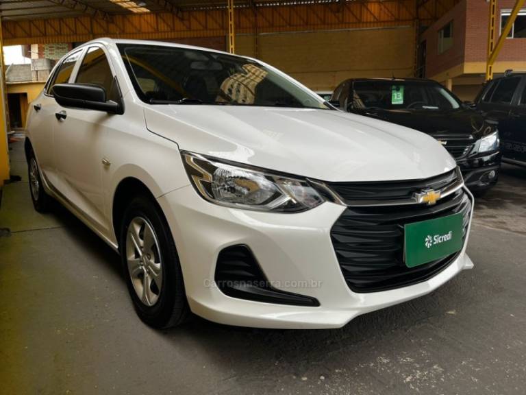 CHEVROLET - ONIX - 2020/2021 - Branca - R$ 59.900,00
